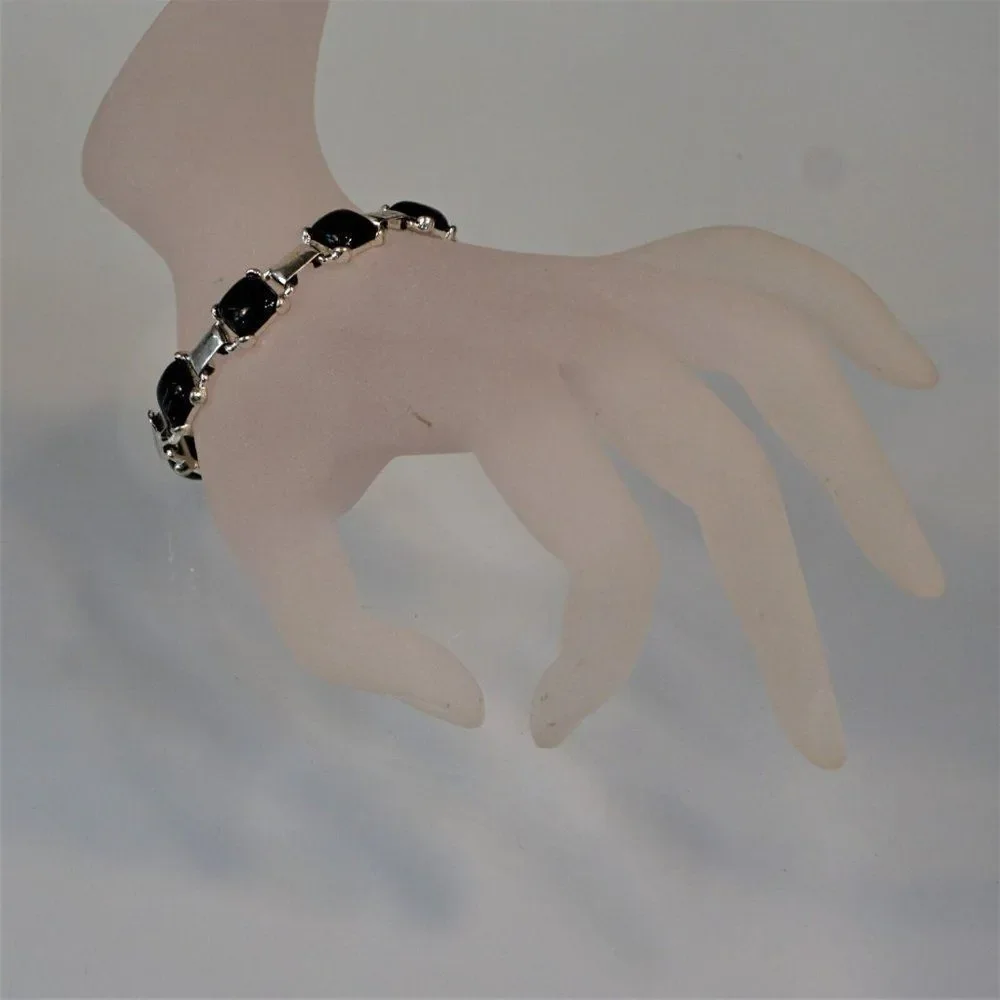 Unbranded black beads